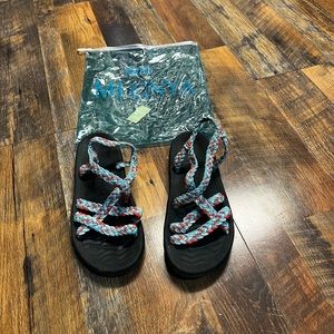 Megnya, size 8, multicolored pink and turquoise sandals